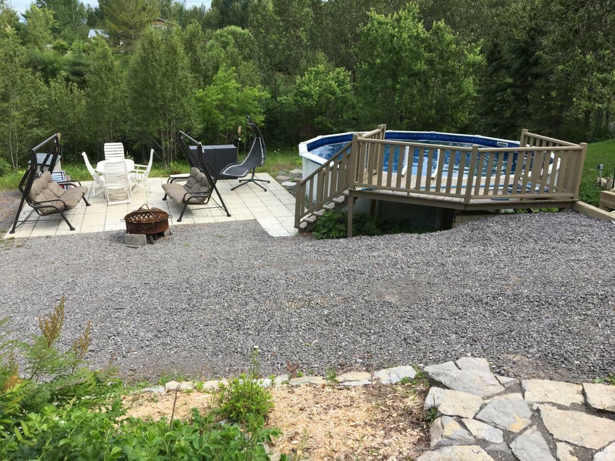 Au Pied Des Monts-Valin, Hebergement Touristique Saint-Honore Bagian luar foto